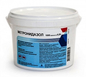 Упаковка митронидазола в пластиковой таре